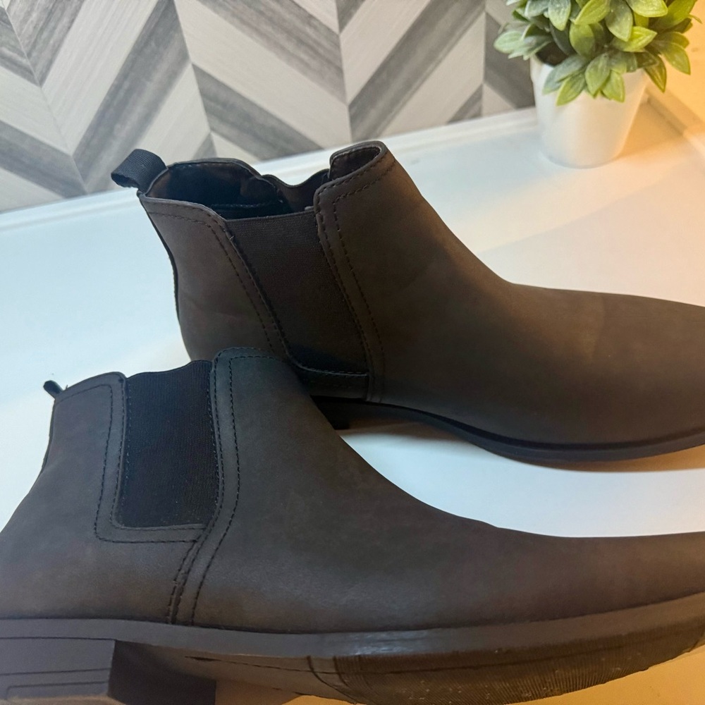 Perry Ellis Brown Leather Chukka Boots